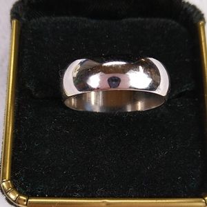 Ring band